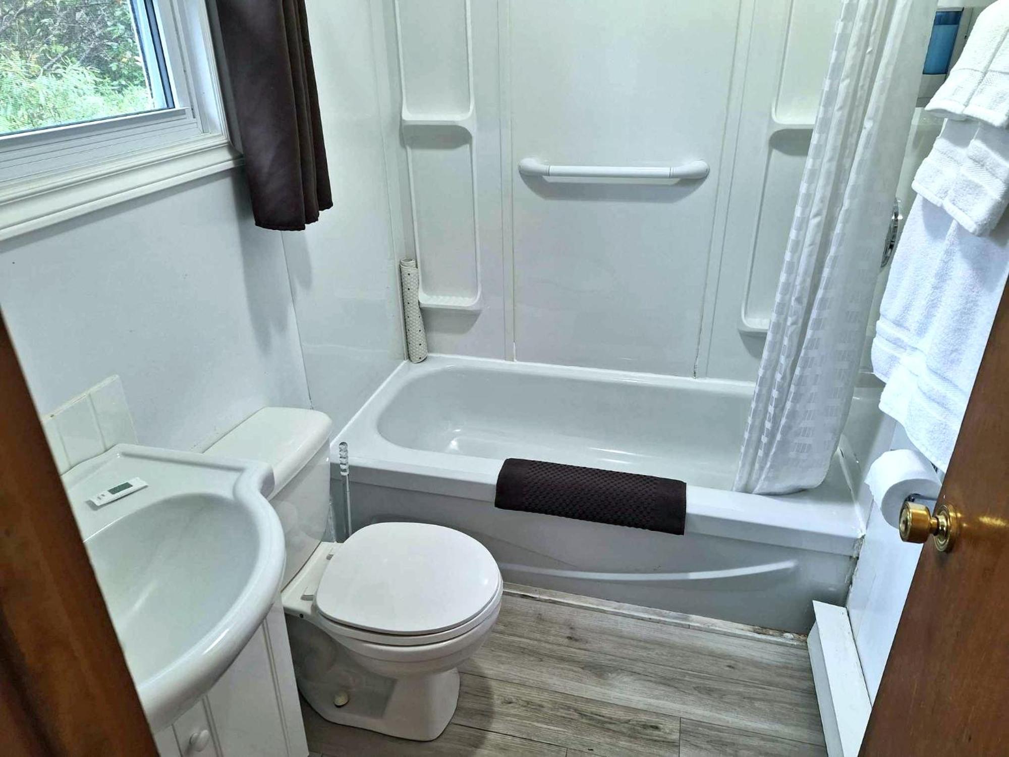 Sea Breeze Motel Ingonish Ngoại thất bức ảnh